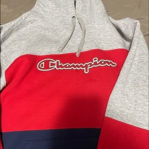 Champion Pull Over